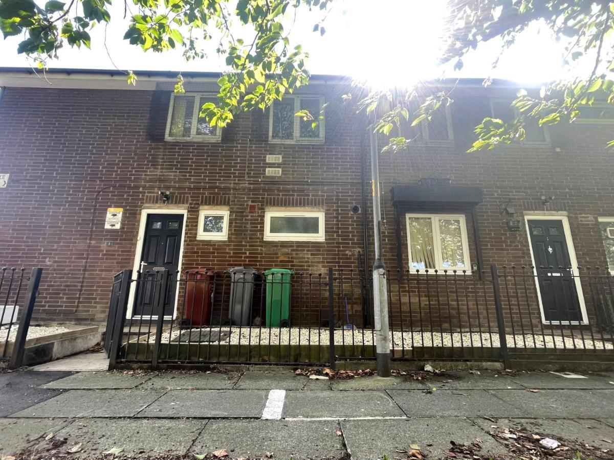 شقة Bright, Warm & Cozy House In Harpurhey مانشستر المظهر الخارجي الصورة